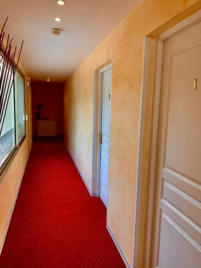 Hotel Beau Soleil لو لا فاندو 3*,