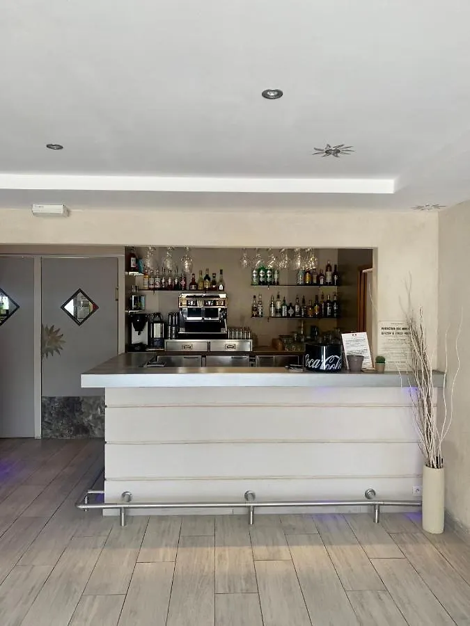 Hotel Beau Soleil لو لا فاندو