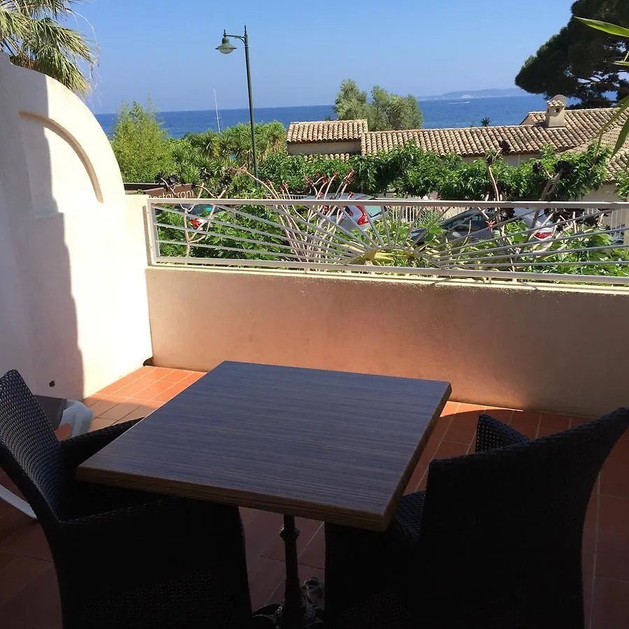Hotel Beau Soleil لو لا فاندو 3*,