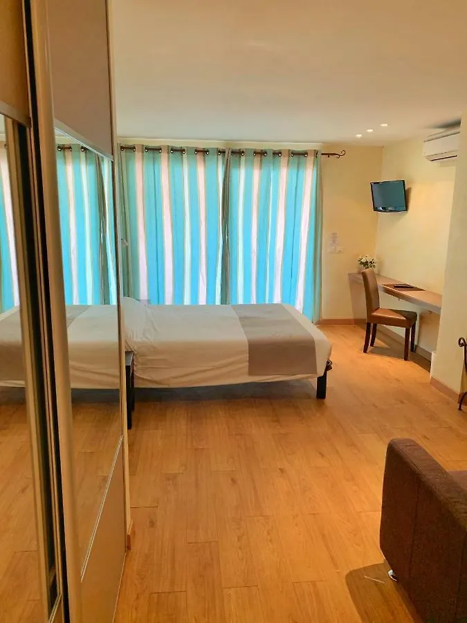 Hotel Beau Soleil لو لا فاندو